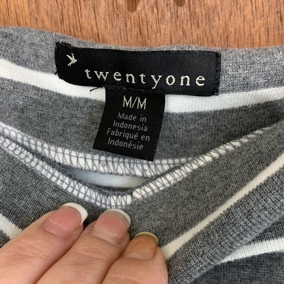 Striped skirt. 3 for $15 - Picture 2 of 2